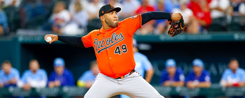 Orioles Re-Sign Albert Suárez To Minor League Contract
