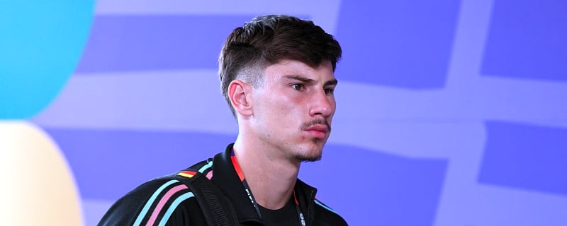 Sources: 3 new right back names Chelsea looking into, Sources: Riccardo Calafiori interest, Sources: Interest in Mike Penders but he’s not going anywhere, Blues players in top 10 stat tables, More....