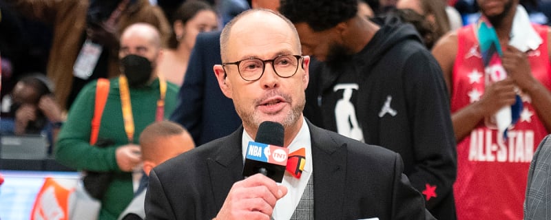 CBS to swap out Ernie Johnson for former NFL player for much of NCAA Tournament coverage