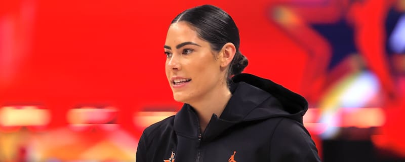 Kelsey Plum took an unnecessary shot at Caitlin Clark