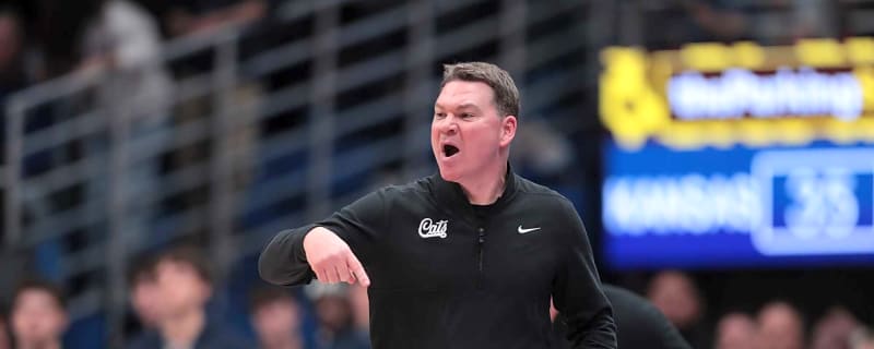 Tommy Lloyd pushes back on Darryn Peterson talk after losing to Kansas