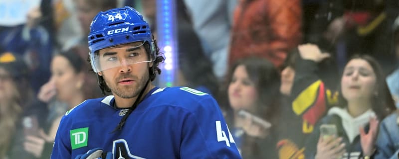 Canucks start extension talks with Kiefer Sherwood