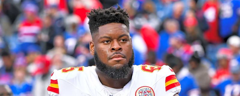 Chiefs agree to record-breaking four-year extension with standout OL