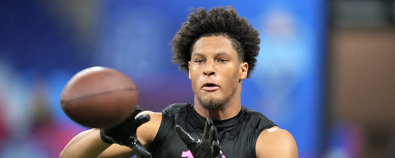 Chargers acquire No. 165 from Eagles, select TE Oronde Gadsden II