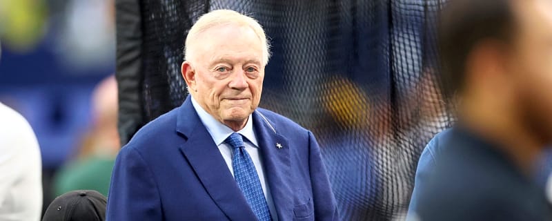 Cowboys' Jerry Jones offers odd explanation for profane gesture at Jets game