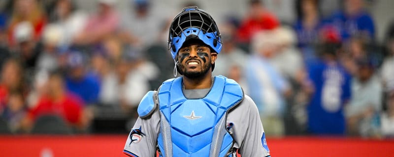 Marlins Re-Sign Brian Navarreto To Minor League Deal