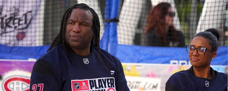 Georges Laraque and Stéphane Gonzalez called on a priest to cheer on the CH