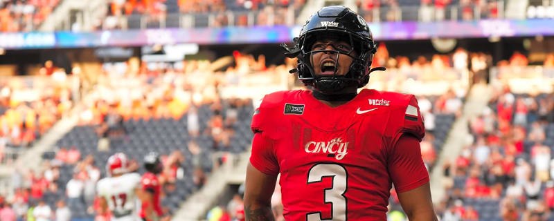 Cole Tabb’s 3 TDs lift Cincinnati past Kansas State