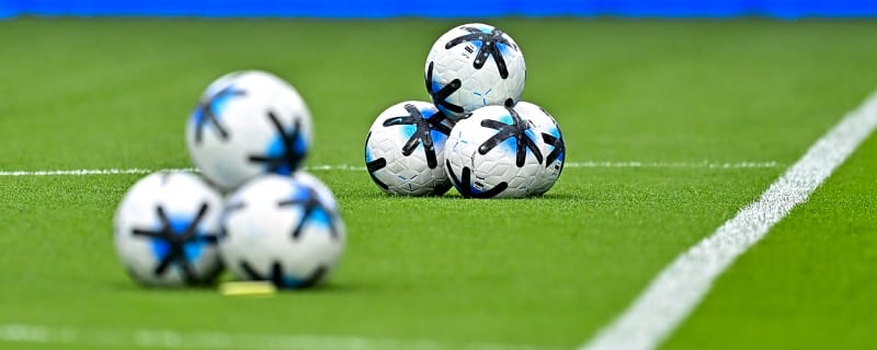 Liverpool winger contacted by Manchester United