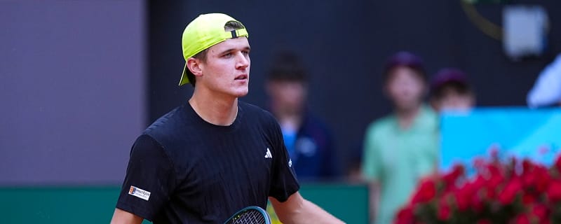 Watch: Jakub Mensik's provocative response towards French crowd at Roland Garros