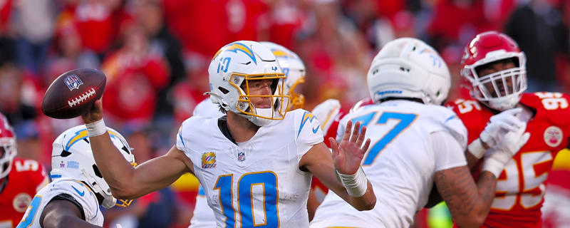 Analyst Feels Three Teams Could Be Good Fits for Justin Herbert via Trade