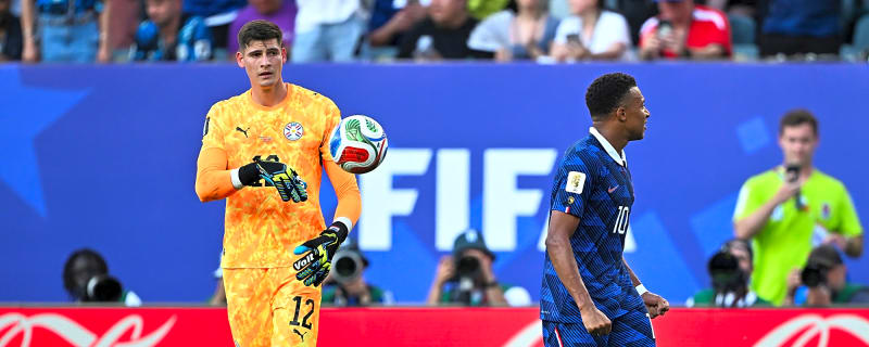 Paraguay World Cup star on Manchester United shortlist