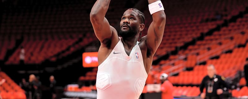 Lakers’ Deandre Ayton expected to pick up player option