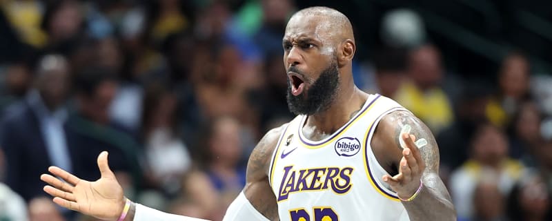 LeBron James gets upset at son Bronny during game