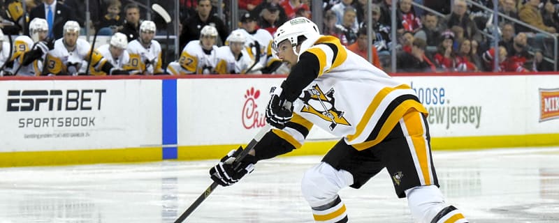 Scribes Suggests $20M Short-Term Solution if Maple Leafs Trade Rielly
