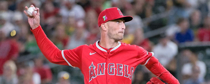 Veteran righty reliever elects free agency