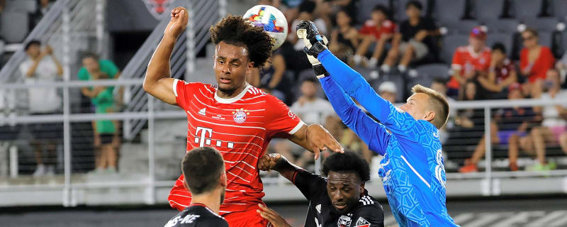 Legend criticizes star forward for transfer to Manchester United