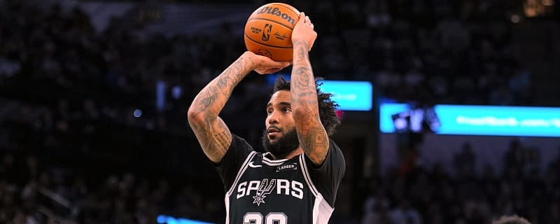 Julian Champagnie's career night helps Spurs snap losing streak