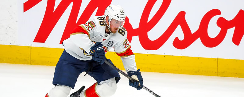 Mammoth sign Nate Schmidt, Brandon Tanev to three-year deals