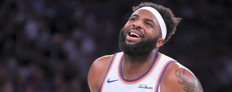 Knicks’ Mitchell Robinson Breaks Right Pinky Finger