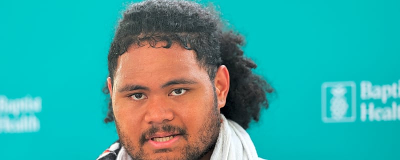 Dolphins’ Jonah Savaiinaea Placed on CBS Sports' Hot Seat After Brutal Rookie Season