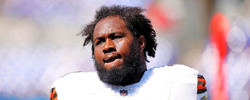 Browns exploring LT options after Dawand Jones injury