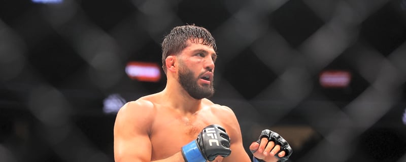 Arman Tsarukyan calls out fellow UFC lightweight star, gets instant response after dominant wrestling win