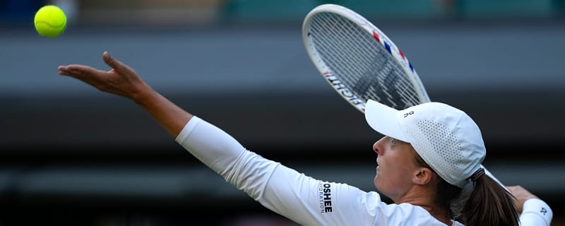Iga Swiatek breaks Wimbledon semifinal barrier, proving too strong for Liudmila Samsonova