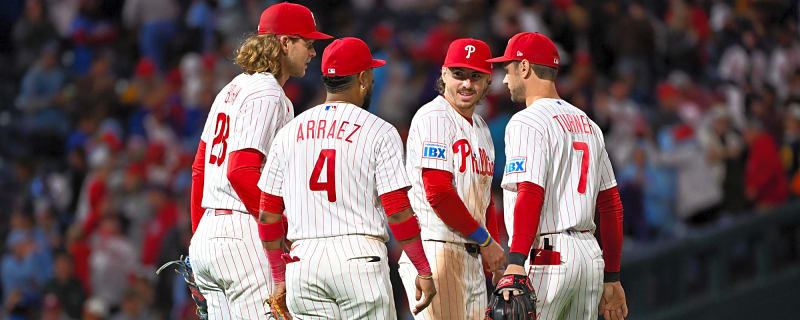 Phillies’ Luis Arraez Removed With Ankle Injury