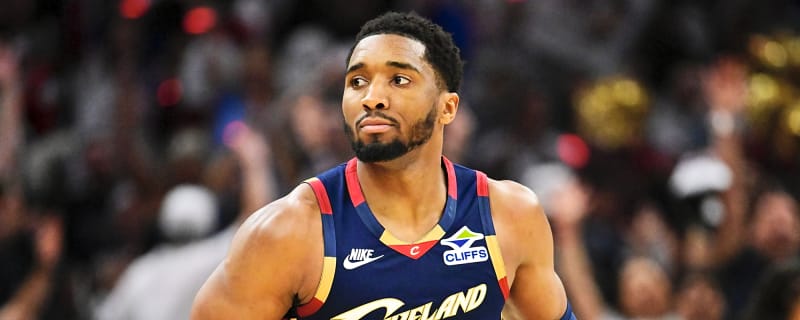 Cavs find rhythm, flip script behind shot-making in Game 3 win