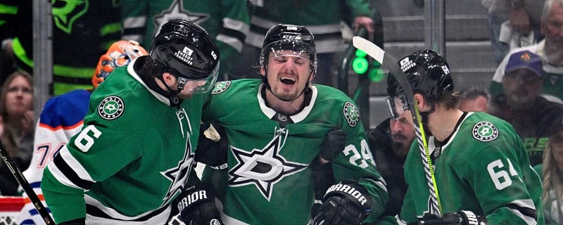 Roope Hintz Leaves Game After Suffering a Horrible Leg Injury