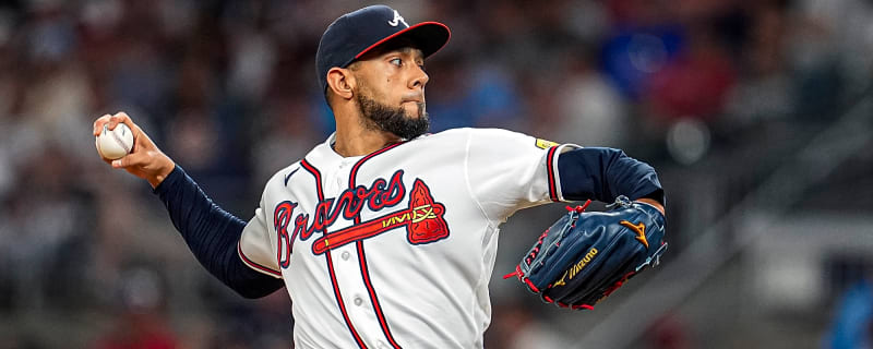 Braves Place Robert Suarez On Injured List