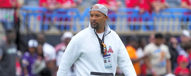 Larry Foote Puts His Foot Down, Says Bucs OLBs 'Have To Pick It Up'
