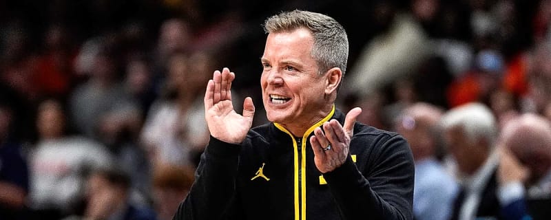 Dusty May&#39;s Fiery Preseason Speech Captures Attention at Wolverines Practice