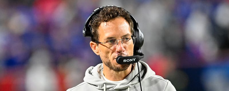 AFC Notes: Mike McDaniel, Rhamondre Stevenson, Dolphins, Jets, Patriots