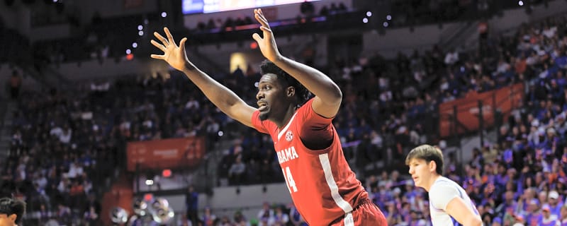 Controversial Alabama player Charles Bediako gets a harsh chant from Florida fans