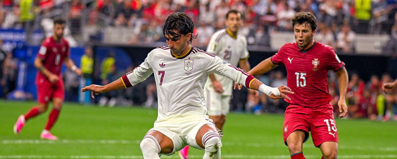 Fabrizio Romano confirms talks over Tottenham & Aston Villa’s transfer target’s future