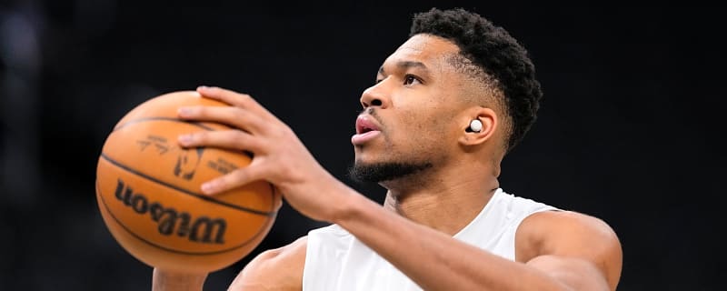 Giannis Antetokounmpo curiously leaves game amid drama with Bucks