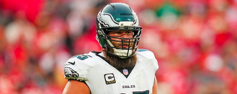 Eagles’ 6-time Pro Bowler returns for a 14th season