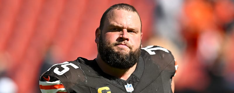 Joel Bitonio Reacts to Fan Disappointment Over Browns' Draft Tumble