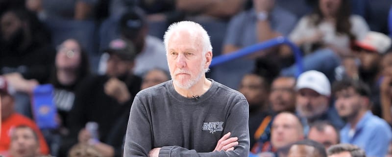 Gregg Popovich has difficulty walking to podium for announcement