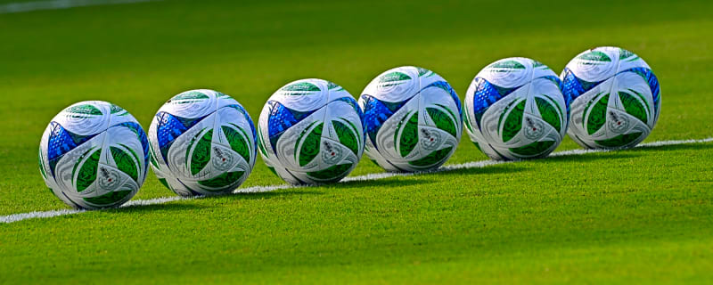 England and Portugal battle for Mateus Mane