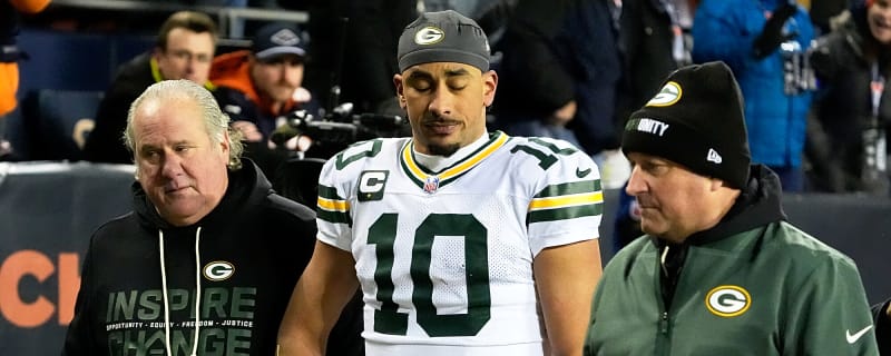Jordan Love knocked out of game vs. Bears with concussion
