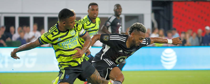 Gabriel Jesus continues to flirt with a move to Brazilian club