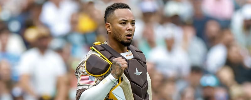 Padres release World Series-winning catcher, outright veteran utilityman