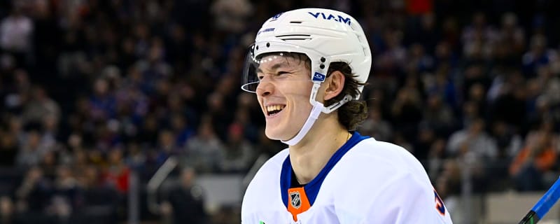 What makes Matthew Schaefer an elite defenseman?