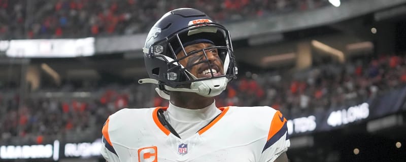 Broncos agree to extension with leading WR