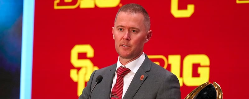 How much pressure is USC HC Lincoln Riley under?