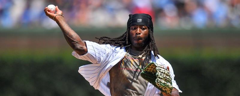 Alvin Kamara gets do-over after hilarious Wrigley Field first pitch