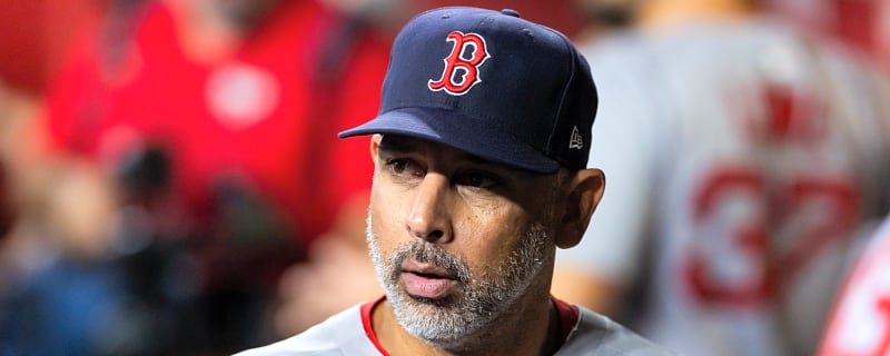 There's an obvious candidate to replace Rob Thomson with Phillies